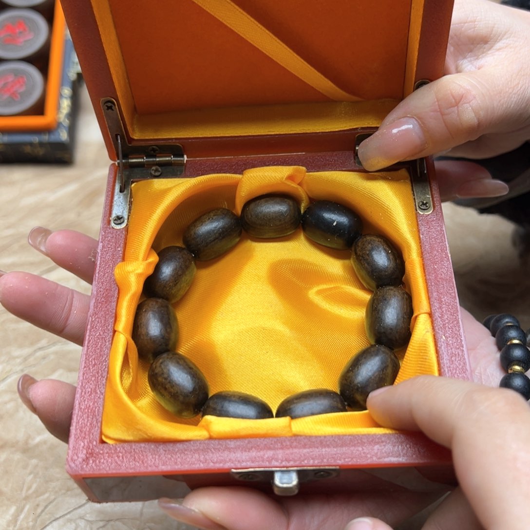 大叶紫檀（黑酸枝木类）