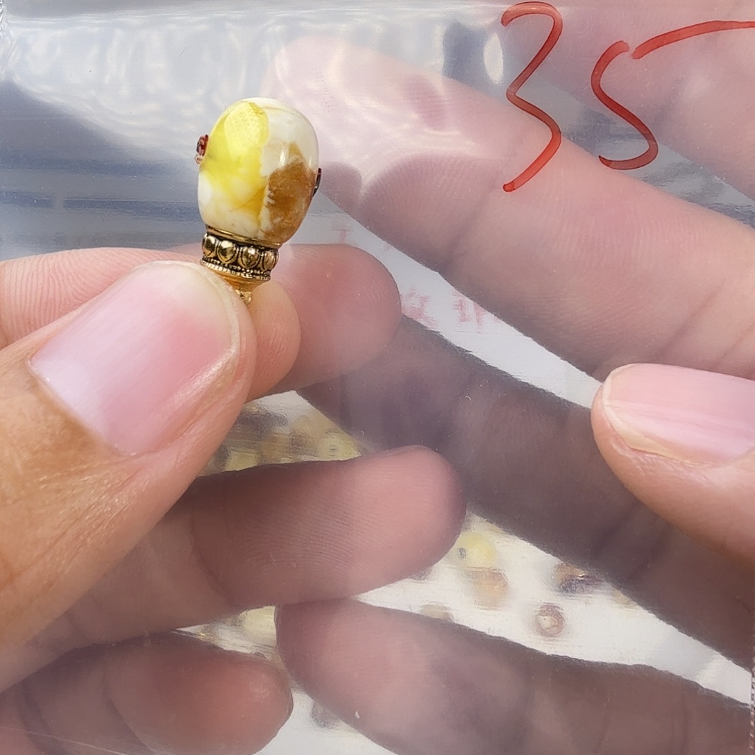 琥珀未镶嵌裸石琥珀