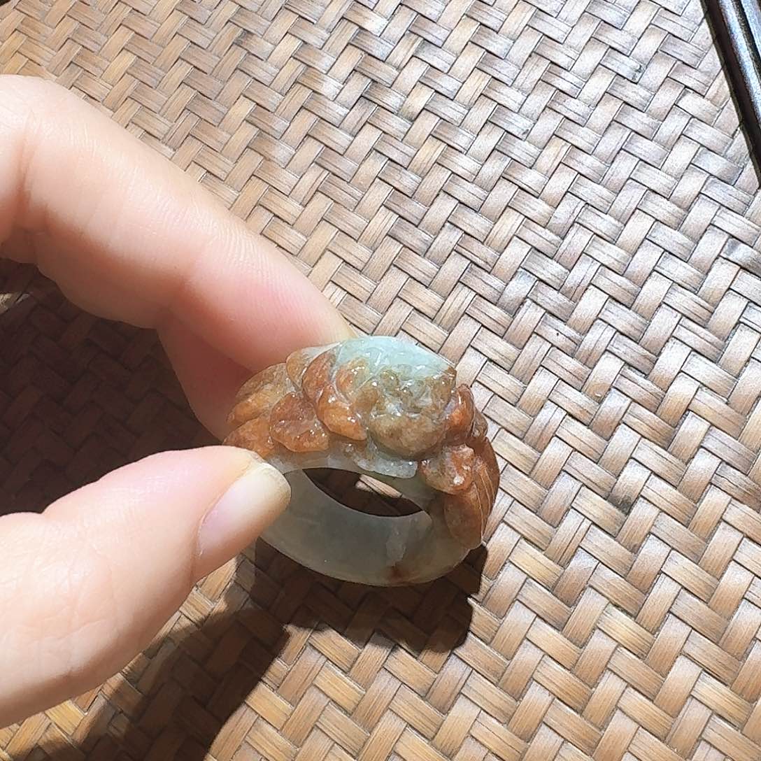 未镶嵌戒指翡翠个性十足