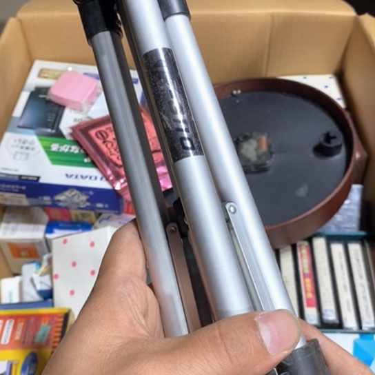 8新嗯中古商品，瑕疵品，不包好坏。 833