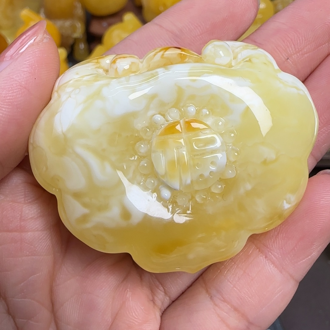 蜜蜡未镶嵌珠宝奇石