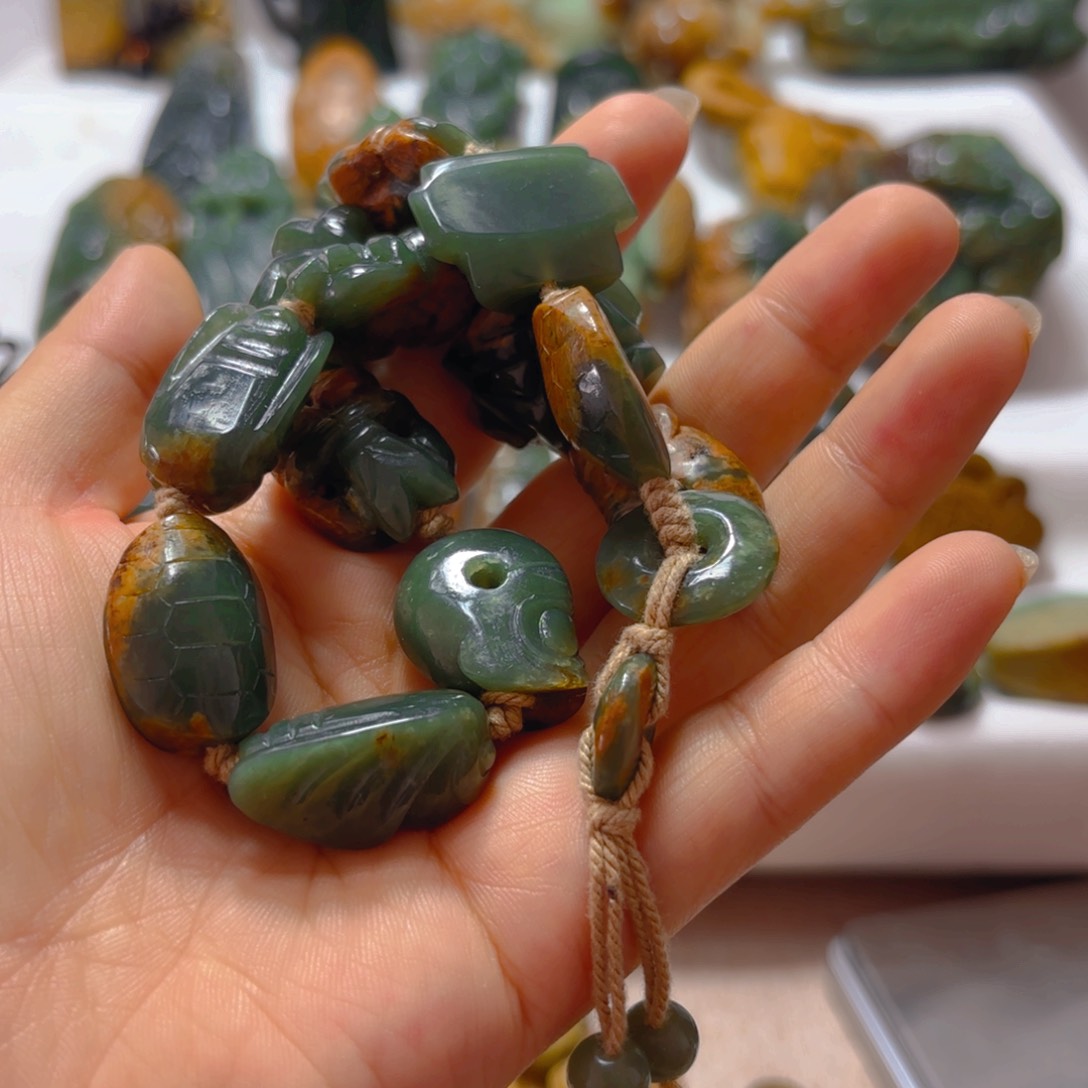 岫岩河磨玉（透闪石质玉）挂件未镶嵌