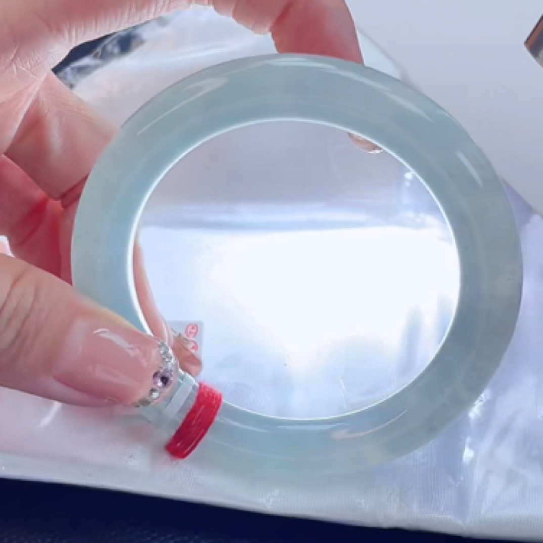 翡翠手镯未镶嵌翡翠