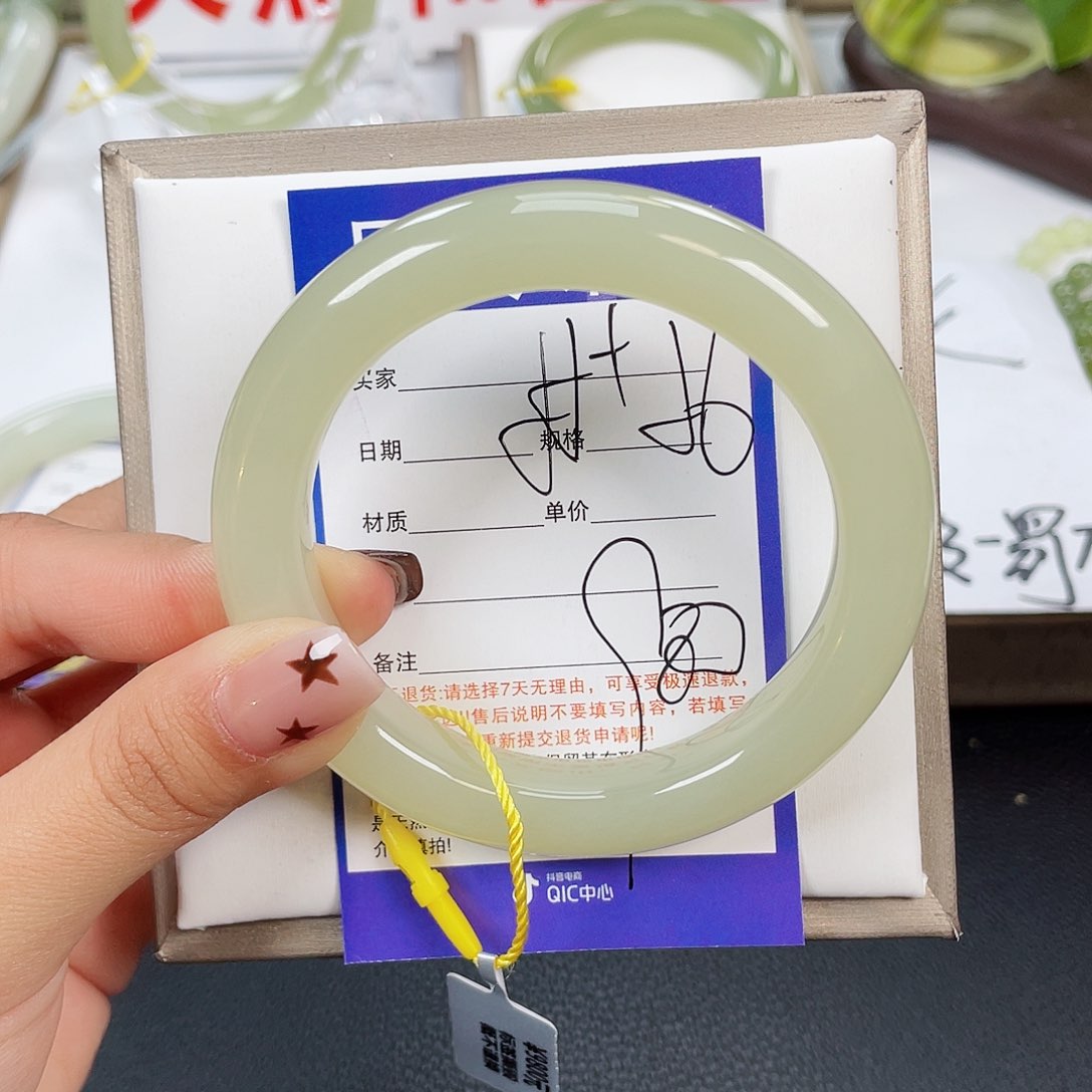 和田玉手镯未镶嵌