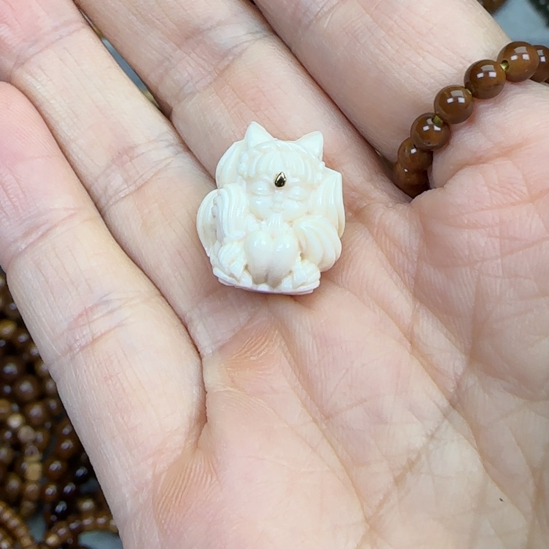 限***宗椰蒂吊坠九尾狐配饰