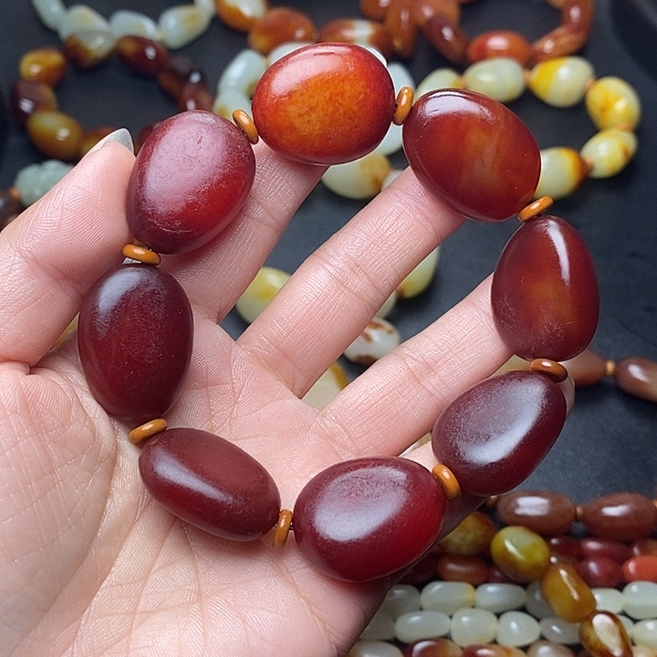 丁***会和田玉未镶嵌手链