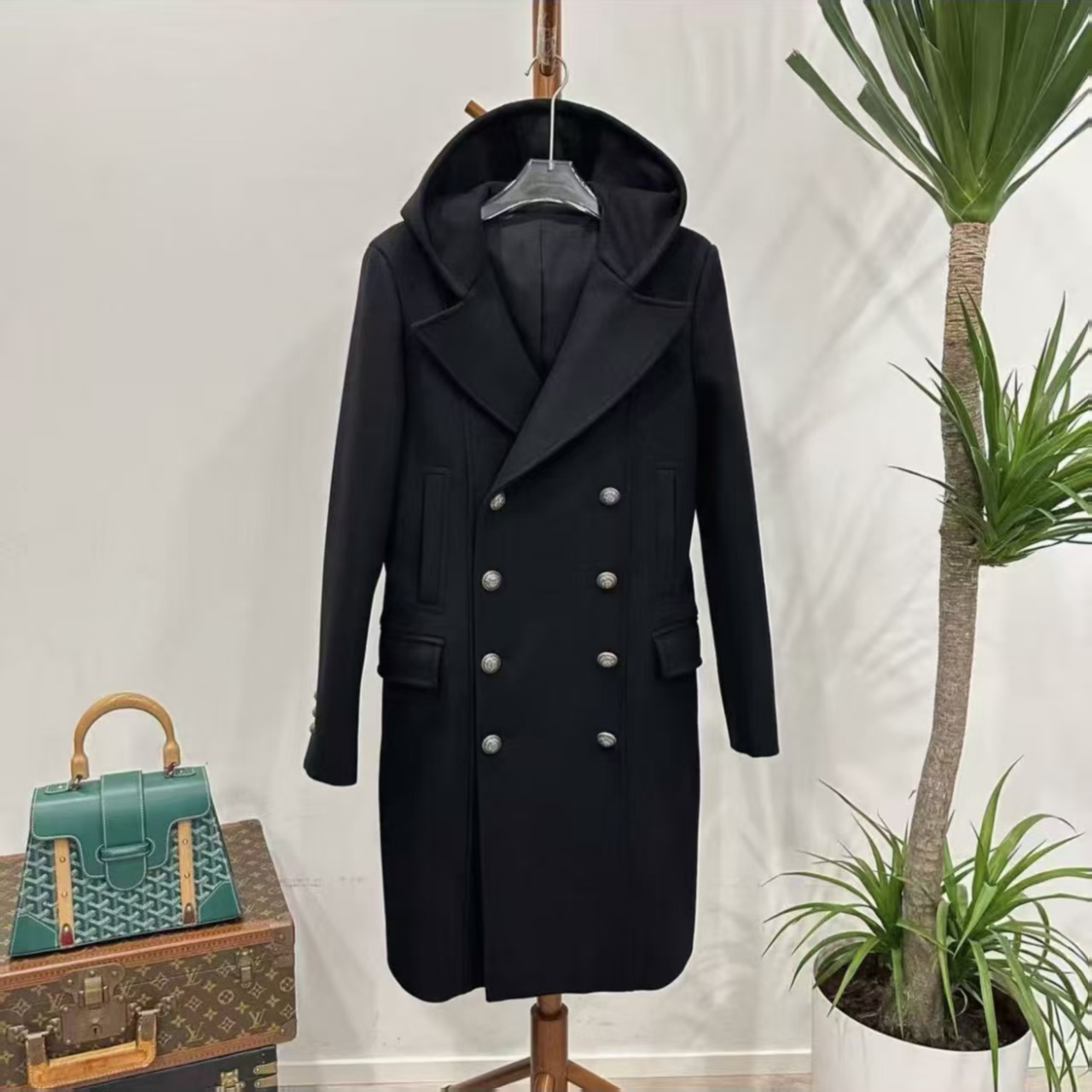 95新 BALMAIN/巴尔曼 巴尔曼黑色双排扣大衣48码/GZ164