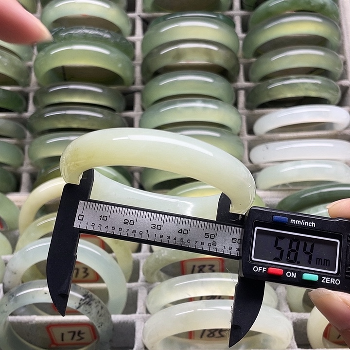 未镶嵌蛇纹石玉手镯196