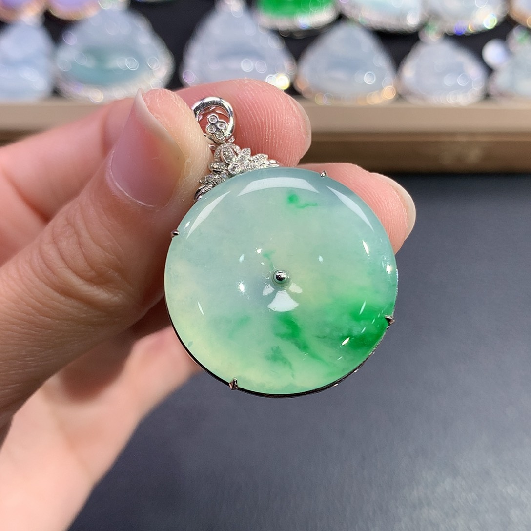 翡翠吊坠(赠链)18K金镶嵌