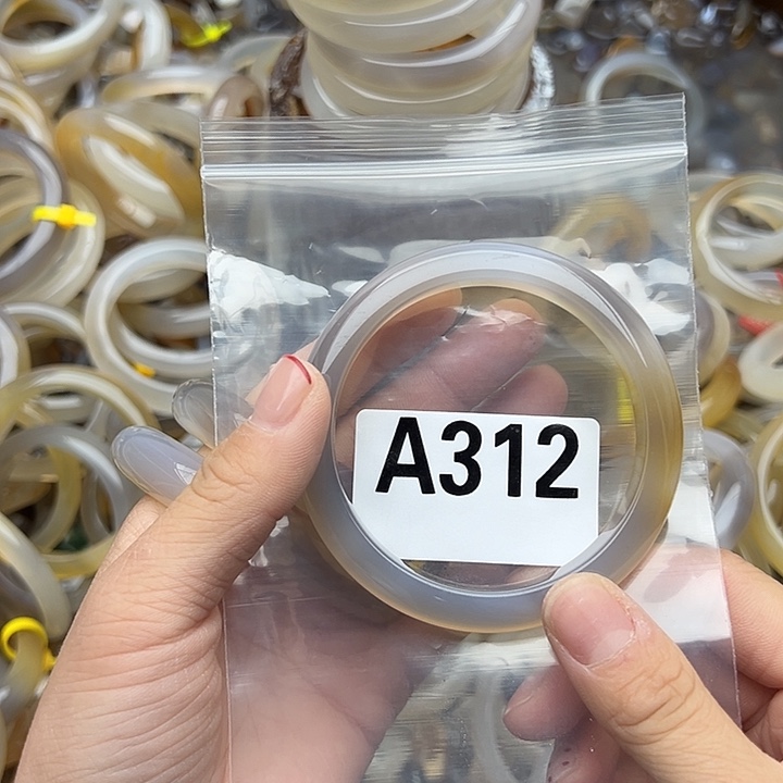 芝***馆玛瑙/玉髓未镶嵌手镯312