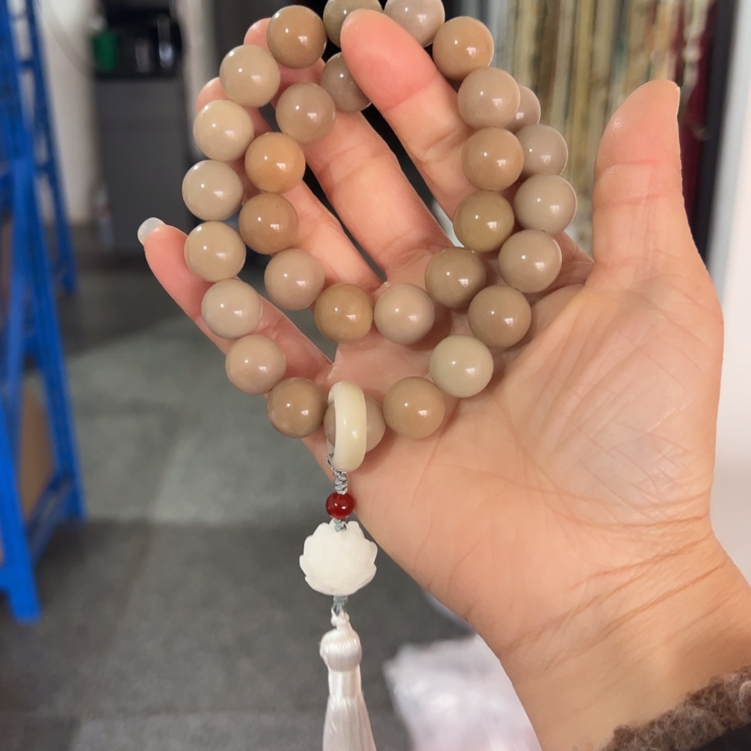 白玉菩提吊坠13卡