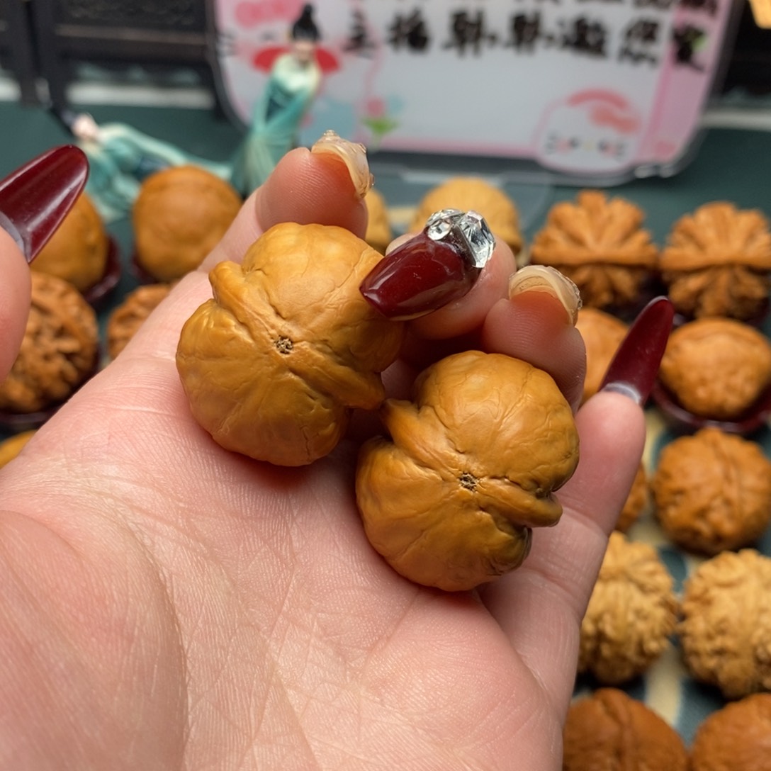 文玩核桃把件莲***禅海豚