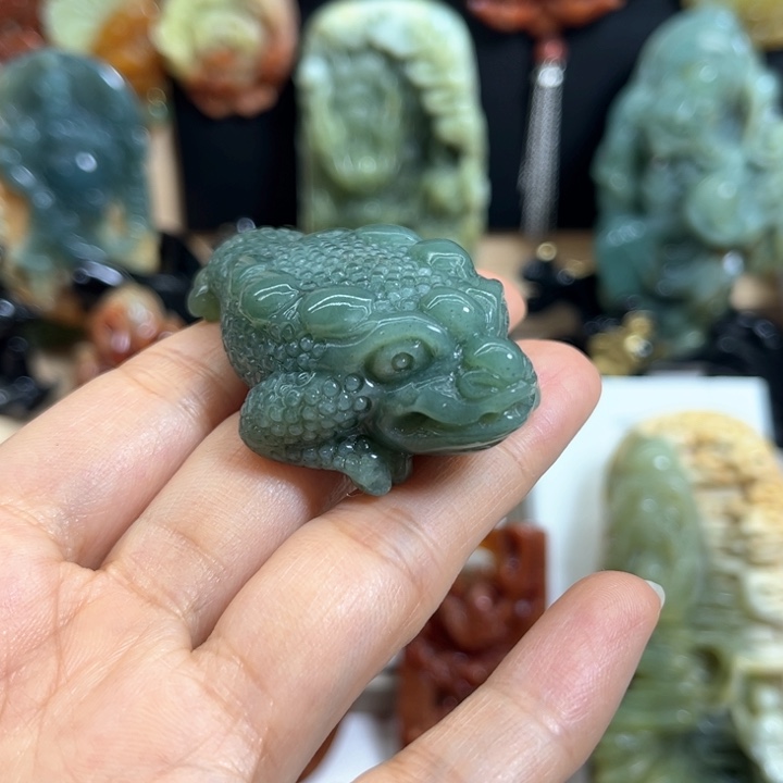 未镶嵌蛇纹石玉颈饰