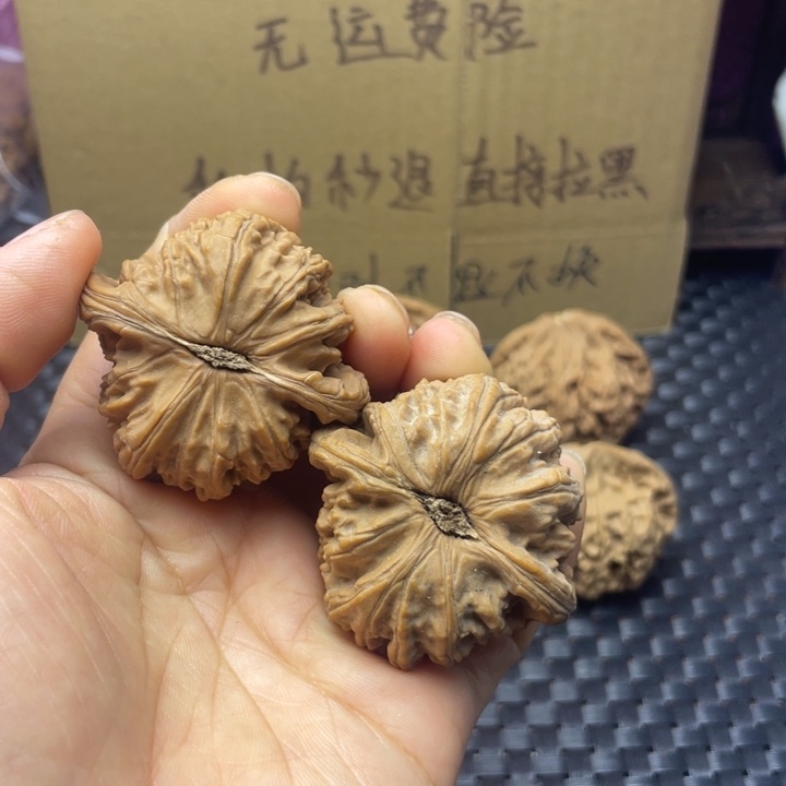 元***宵吊坠文玩核桃白狮子有黄有色差不退不换