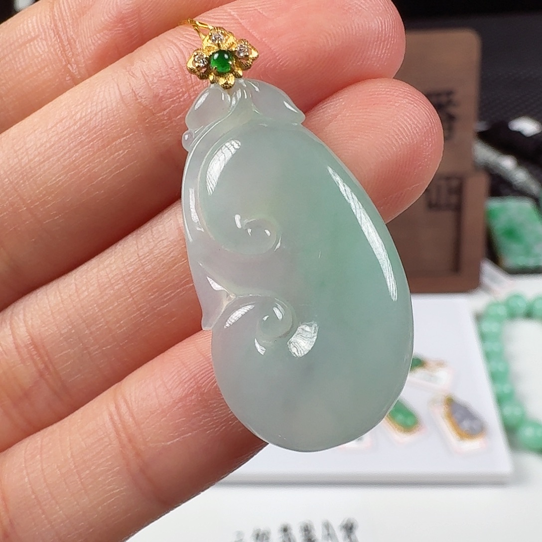 翡翠18K金镶嵌颈饰