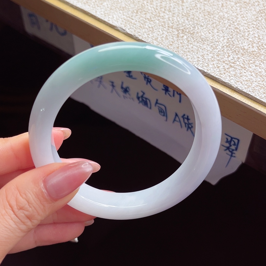 翡翠未镶嵌手镯手镯