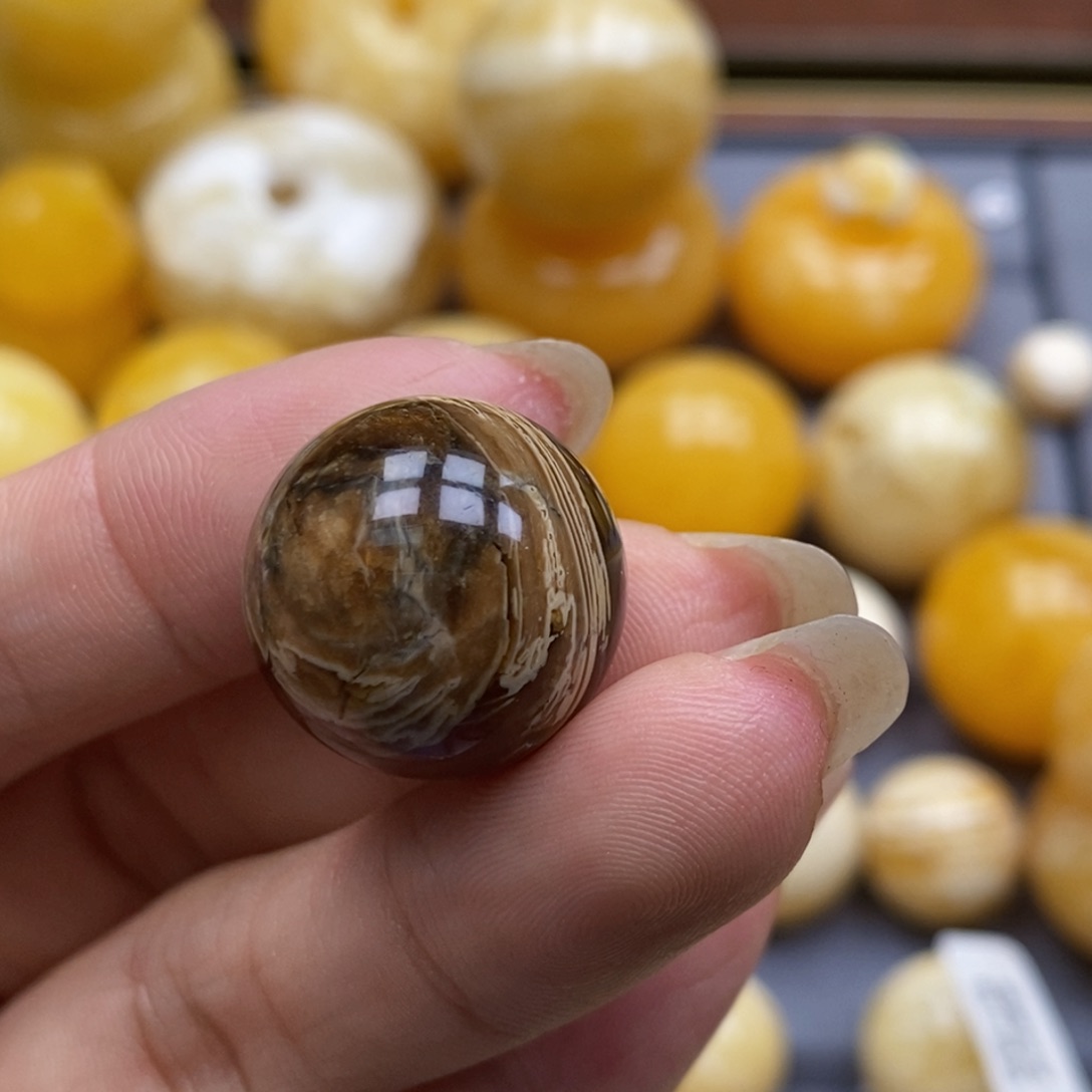 蜜蜡未镶嵌珠宝奇石