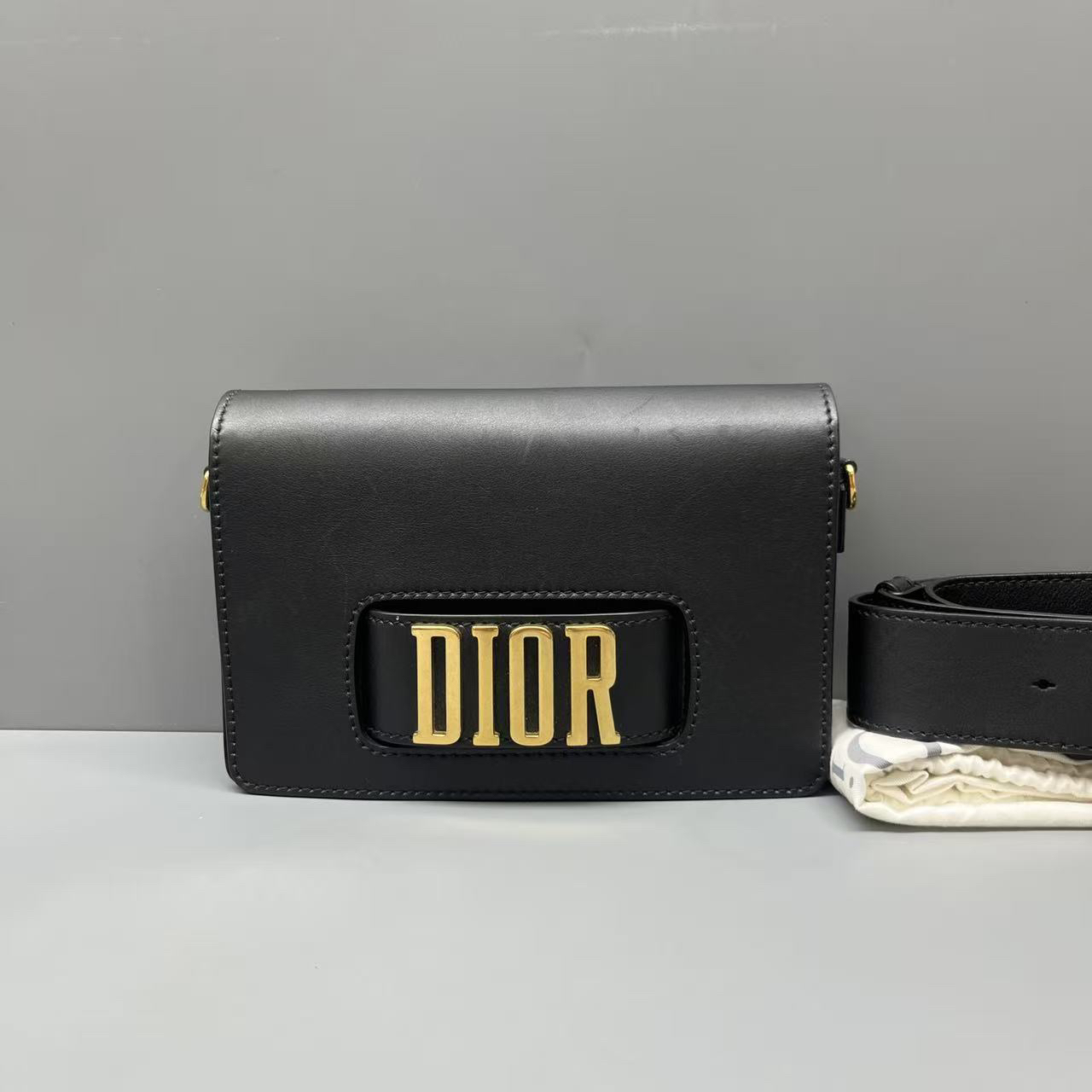 95新 DIOR/迪奥 黑金Jadior系列单肩斜跨包 尺寸25*16 SV16441