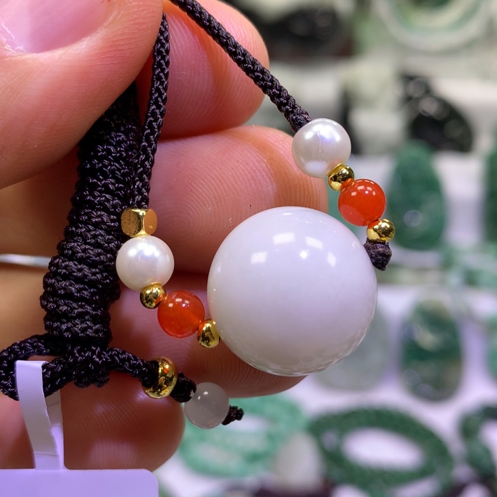 独山玉未镶嵌颈饰