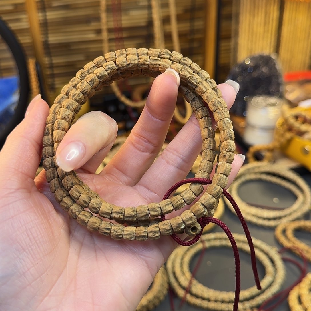 柏香籽/百香籽把件金**月