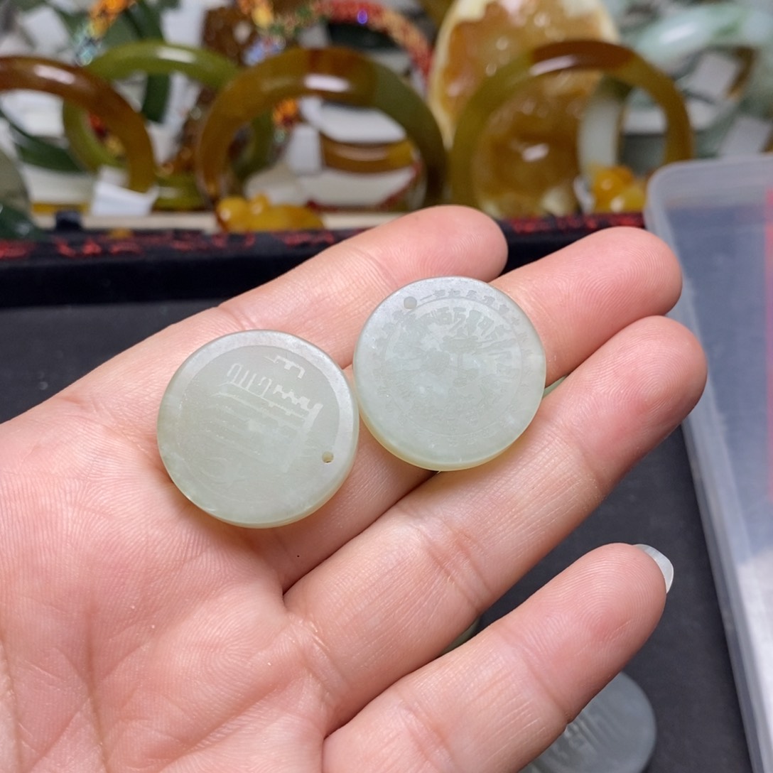 蛇纹石玉挂件未镶嵌君**多