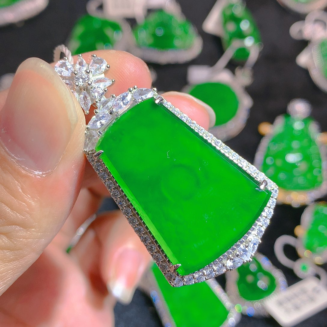 翡翠颈饰银S925镶嵌吊坠