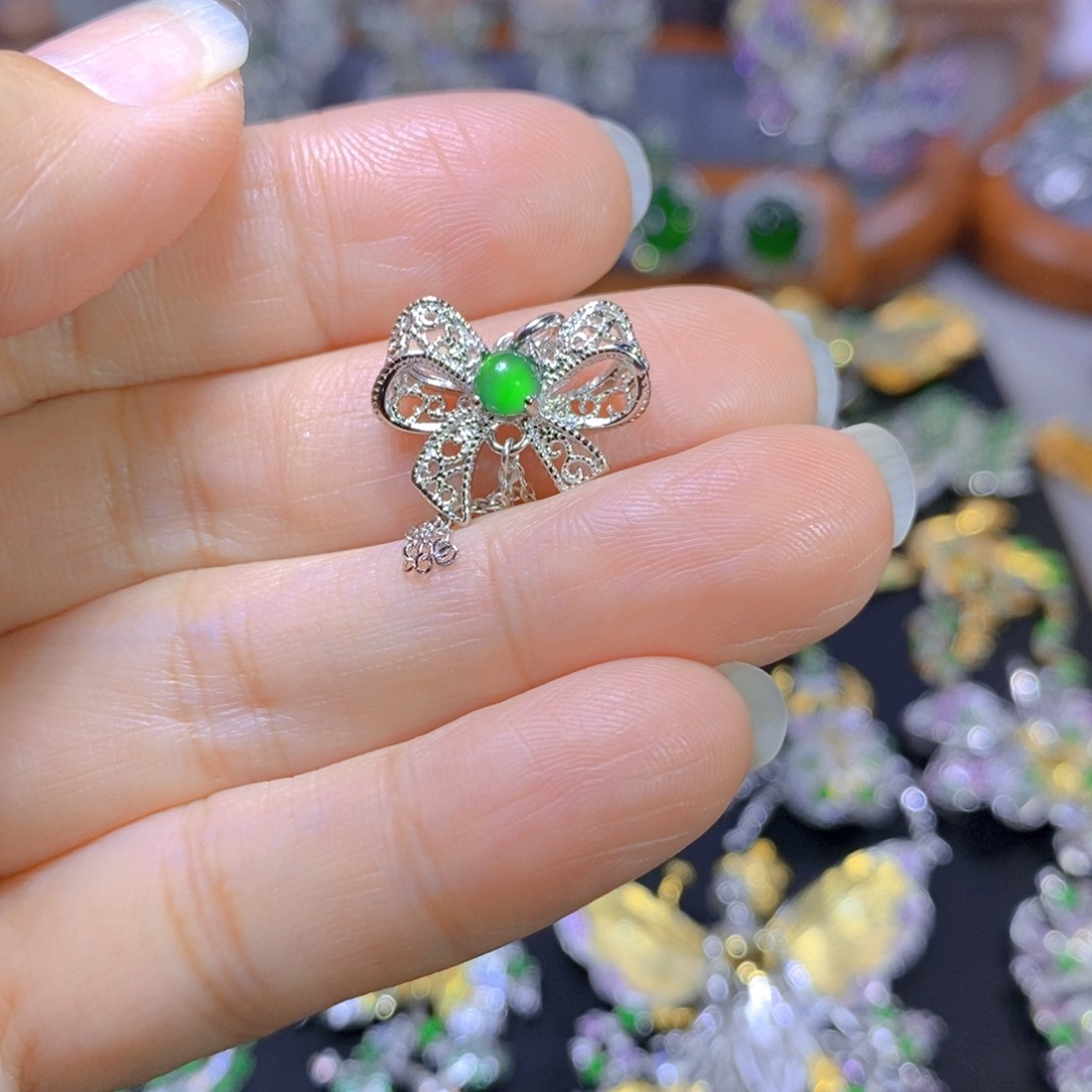 翡翠颈饰银S925镶嵌天然翡翠