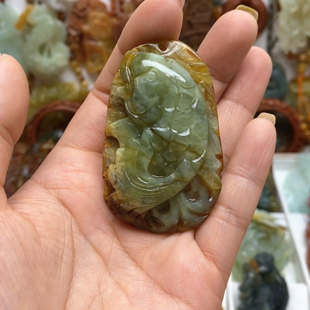 蛇纹石玉颈饰未镶嵌