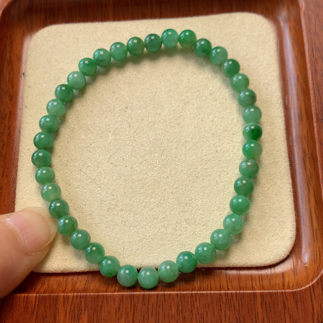 翡翠颈饰未镶嵌珠