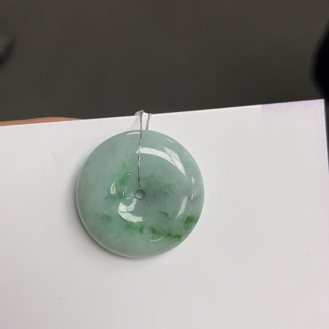 翡翠颈饰未镶嵌平安扣