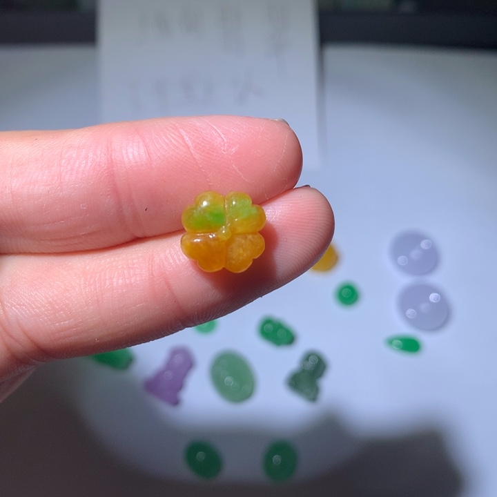 翡翠未镶嵌颈饰挂件