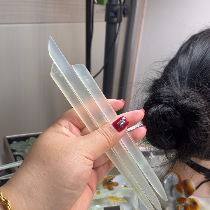 浔***栎蛇纹石玉未镶嵌发饰