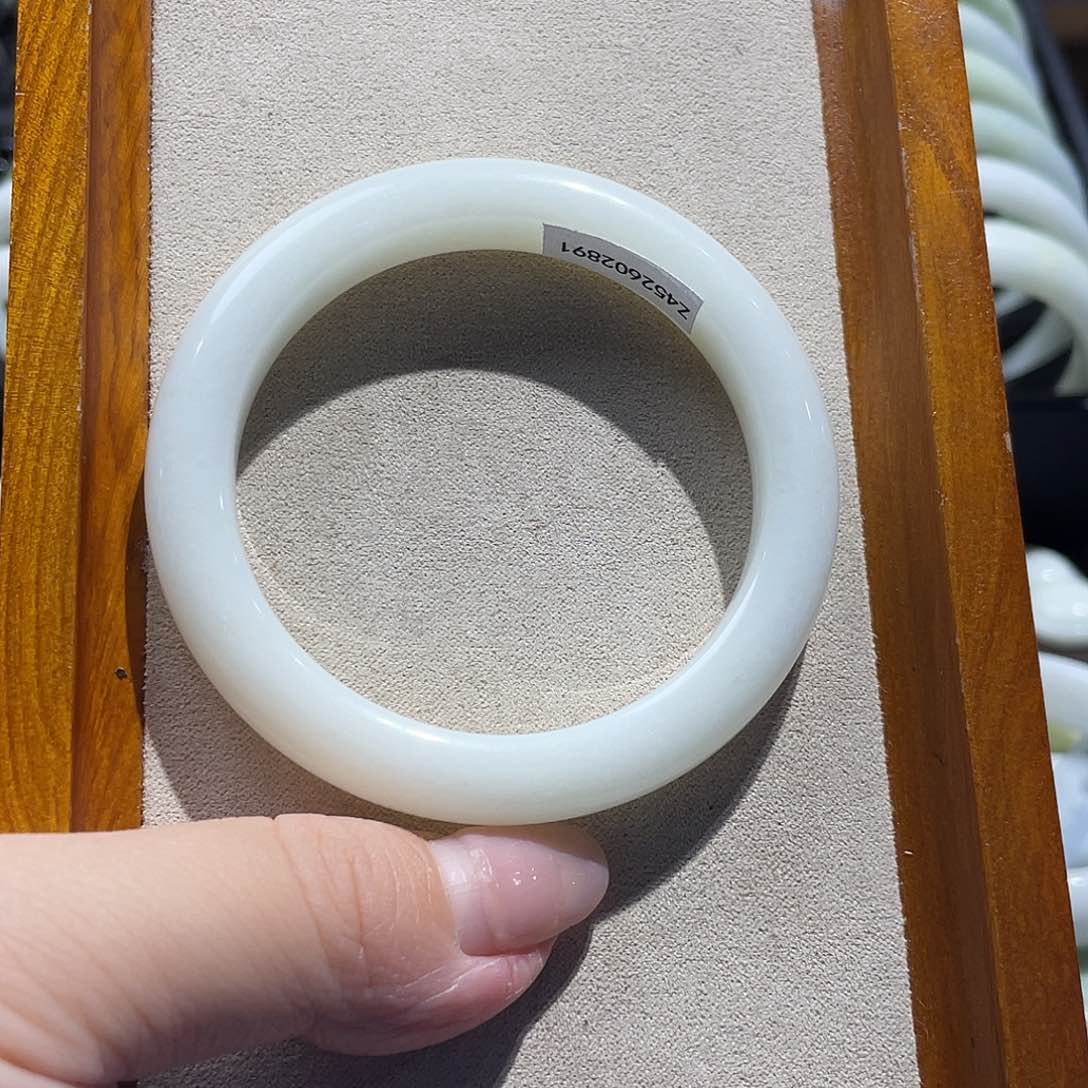 梨***子蓝田玉（蛇纹石化大理石玉）手镯未镶嵌