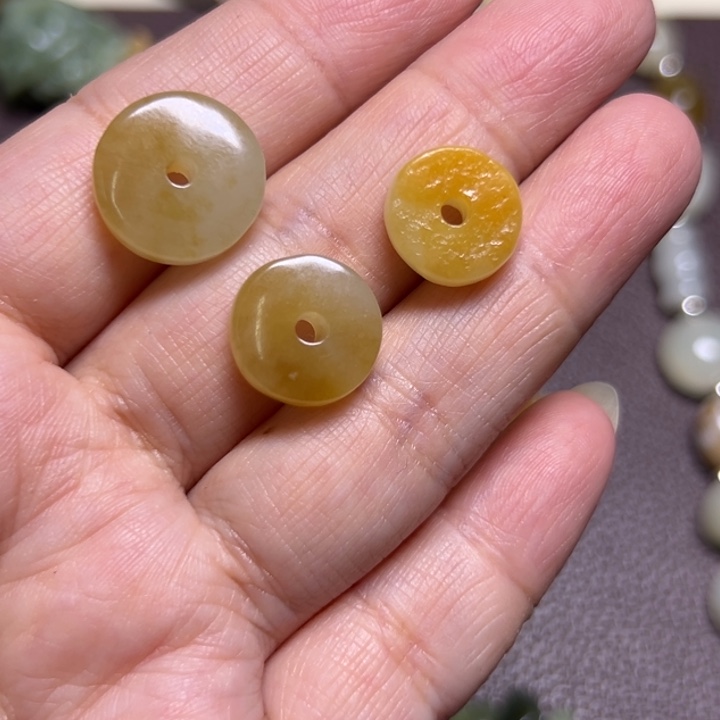 用***9岫岩河磨玉（透闪石质玉）未镶嵌颈饰