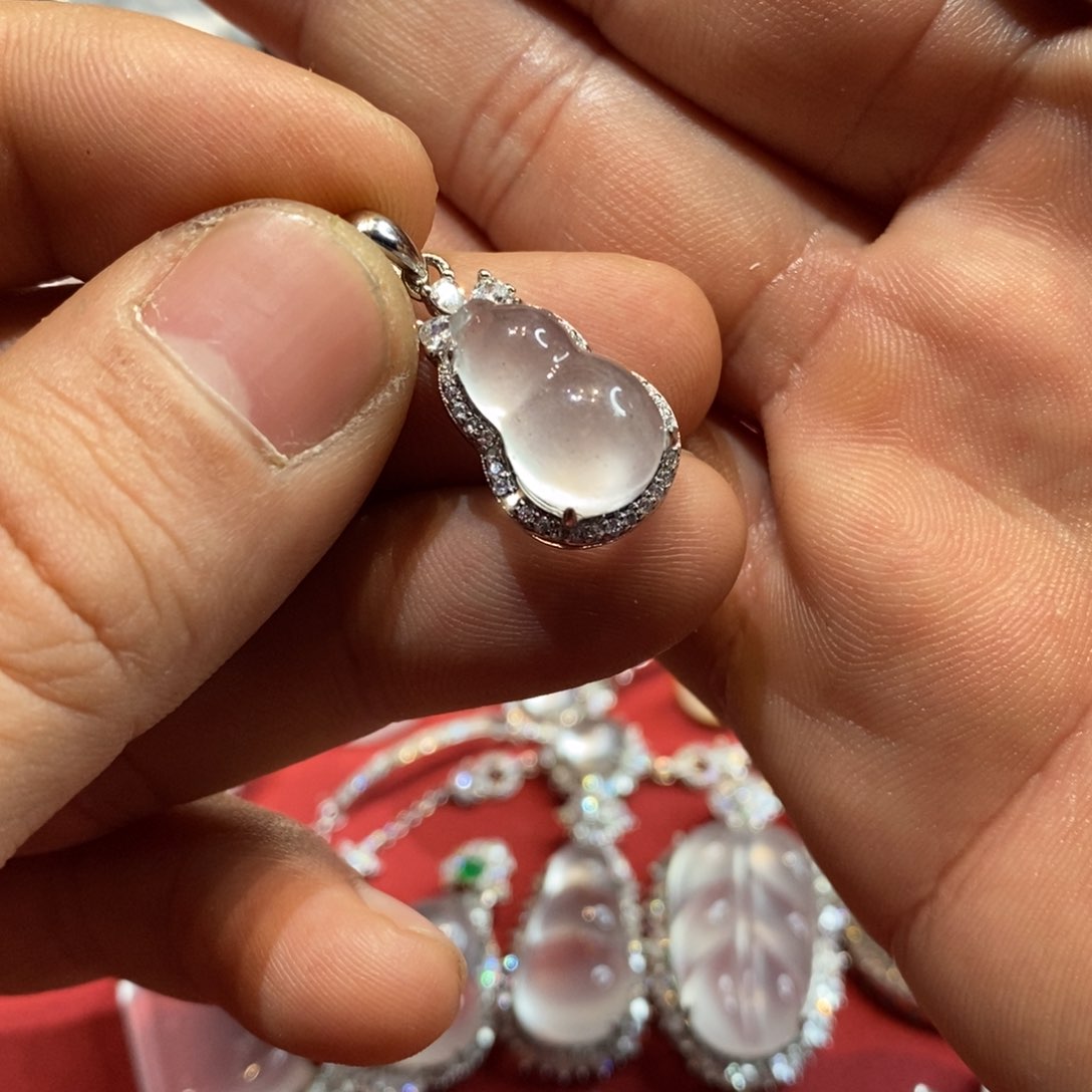 石英质玉颈饰未镶嵌