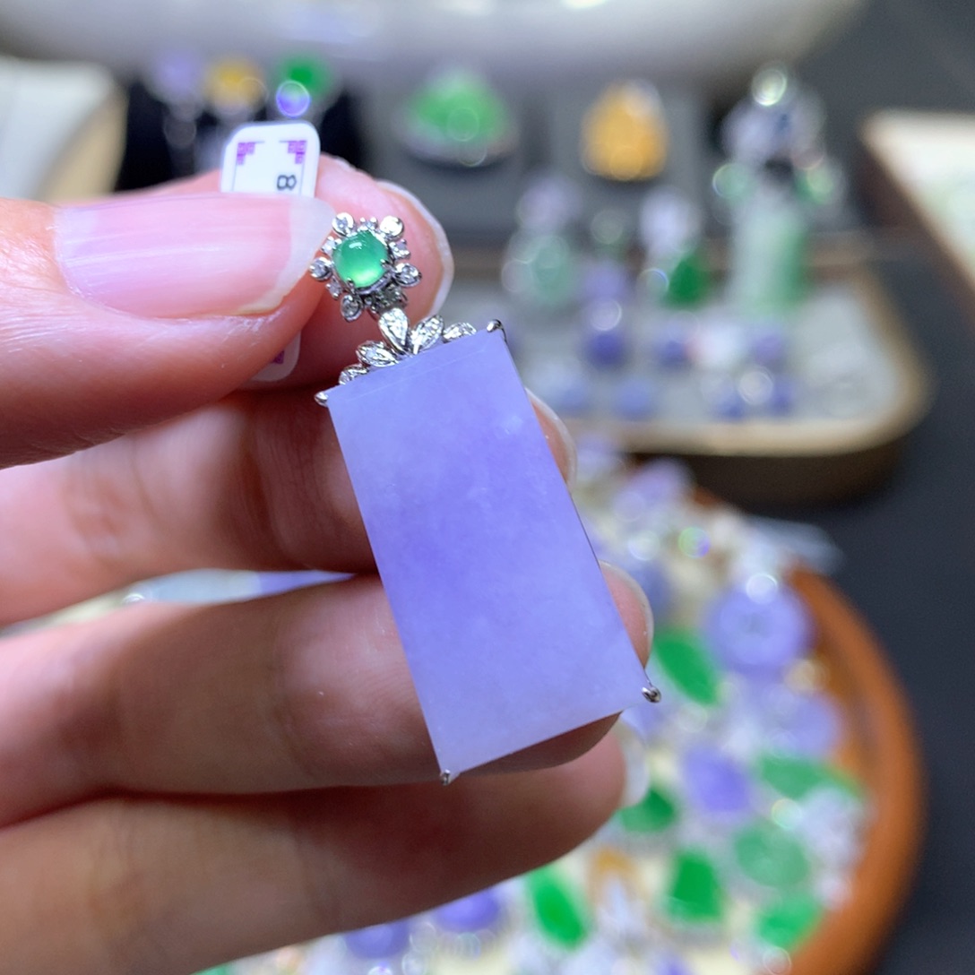 【闪购商品】翡翠颈饰18K金镶嵌翡翠吊坠项链