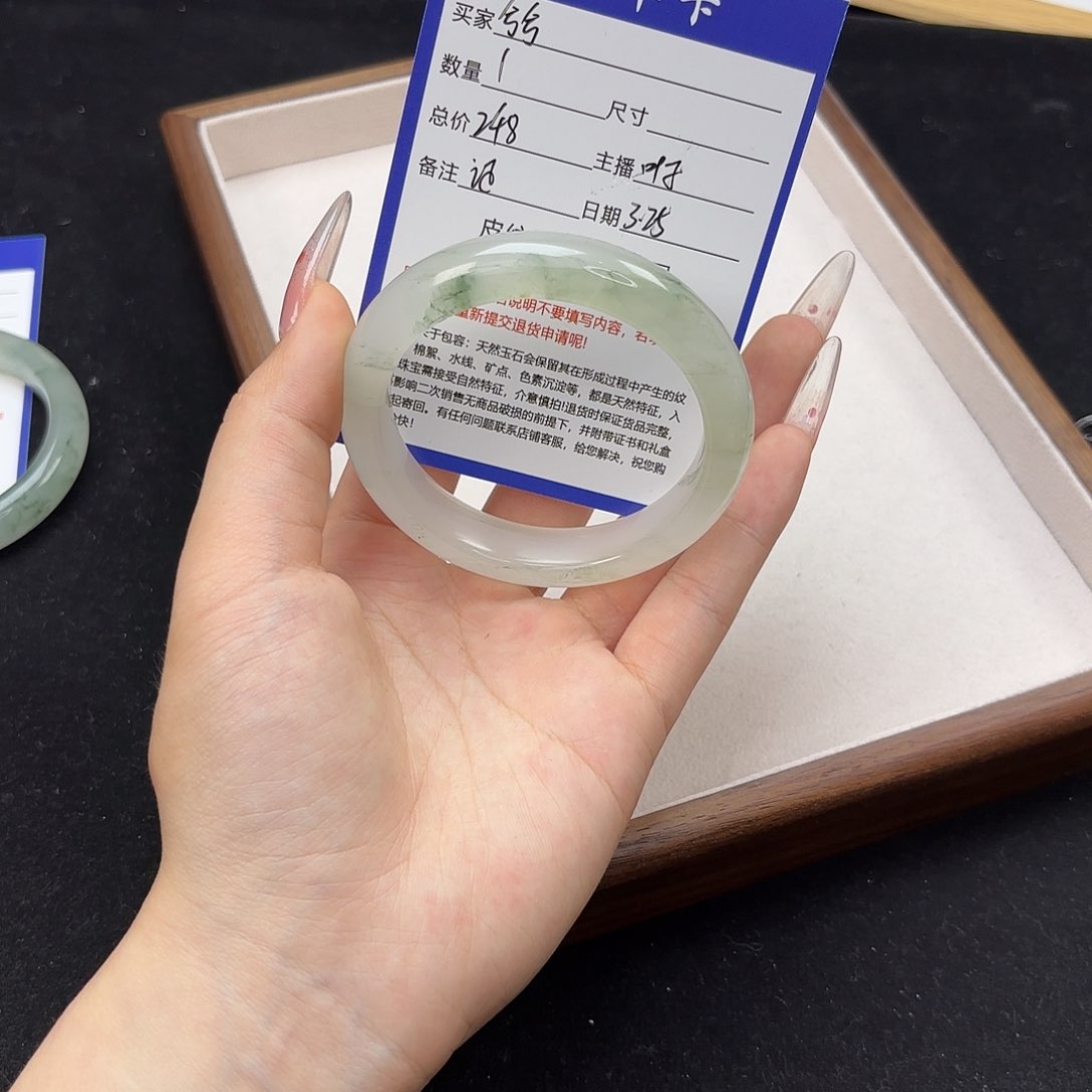 石英质玉未镶嵌手镯兮*?