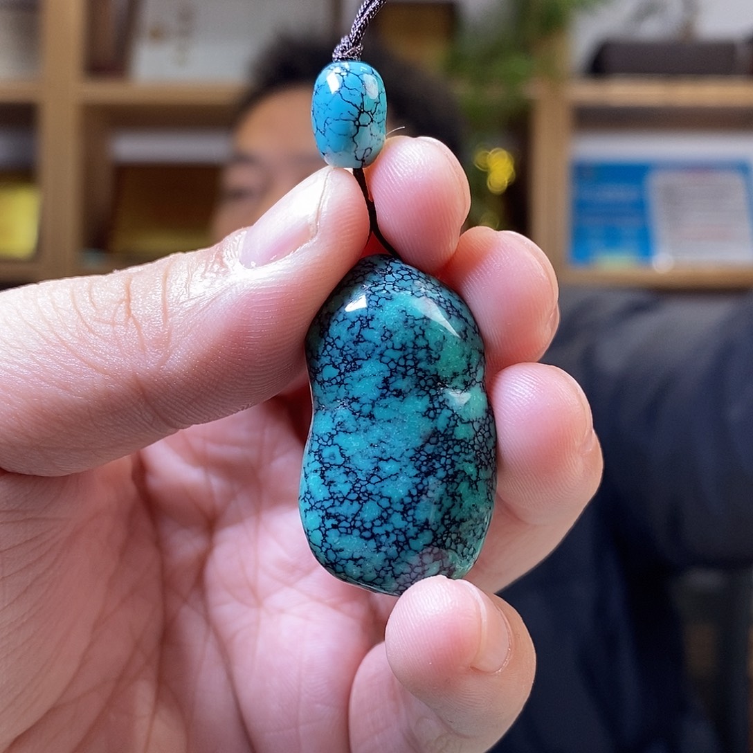 @***王绿松石未镶嵌随型吊坠