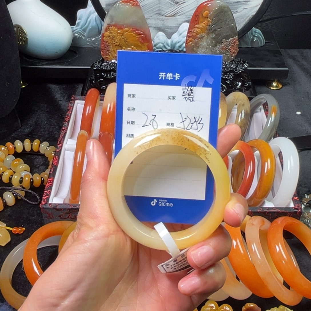 石英质玉（黄龙玉）手镯未镶嵌馨****）