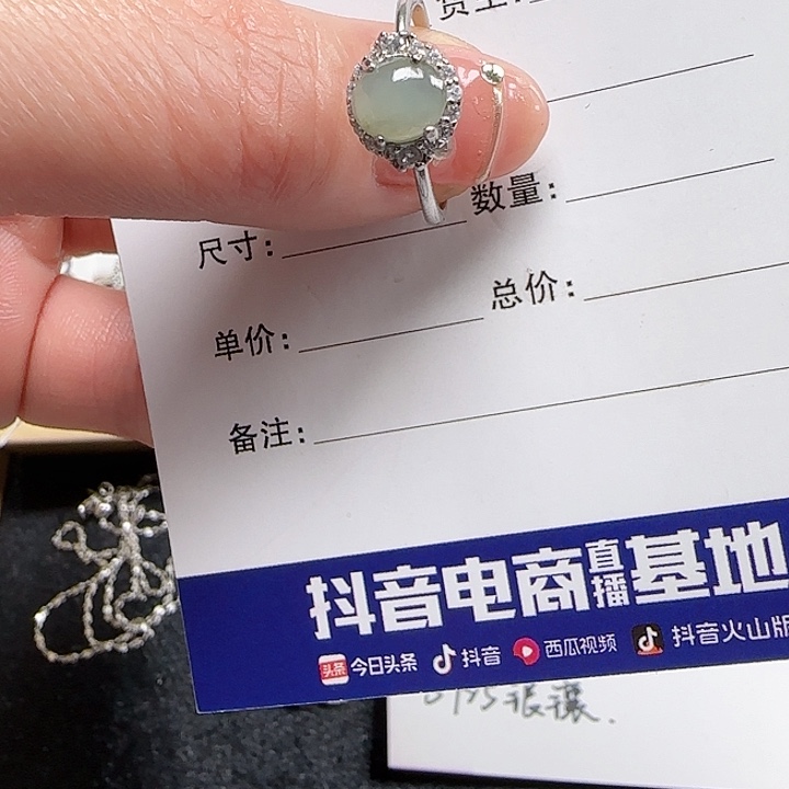 翡翠戒指银S925镶嵌缅甸a货翡翠戒指s925银镶666
