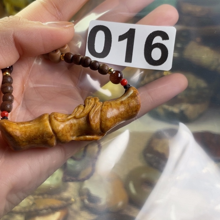 夏****岫岩河磨玉（透闪石质玉）未镶嵌挂件