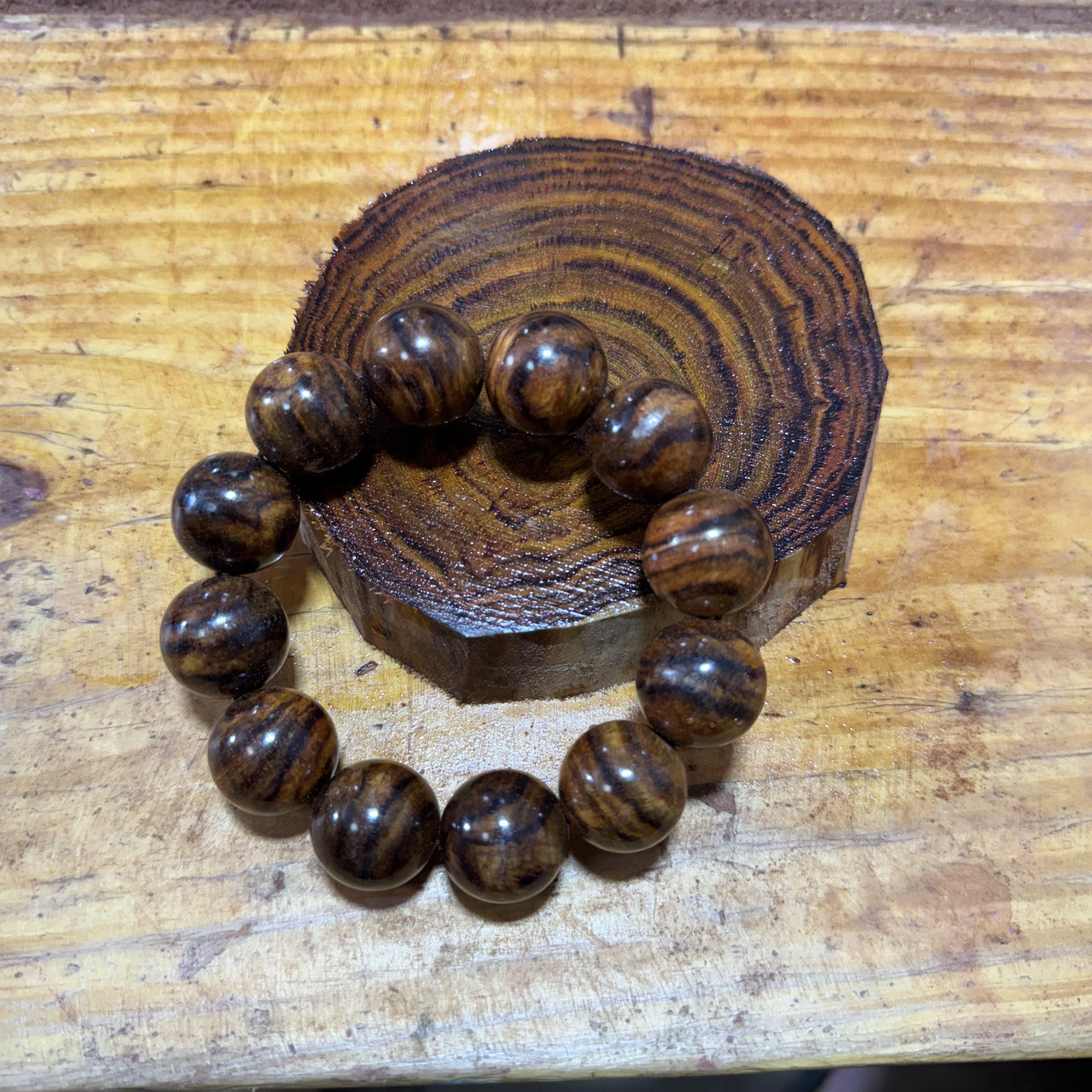 新人福利款2.0单圈12颗降香黄檀，海南黄花梨手串，多样性发一条