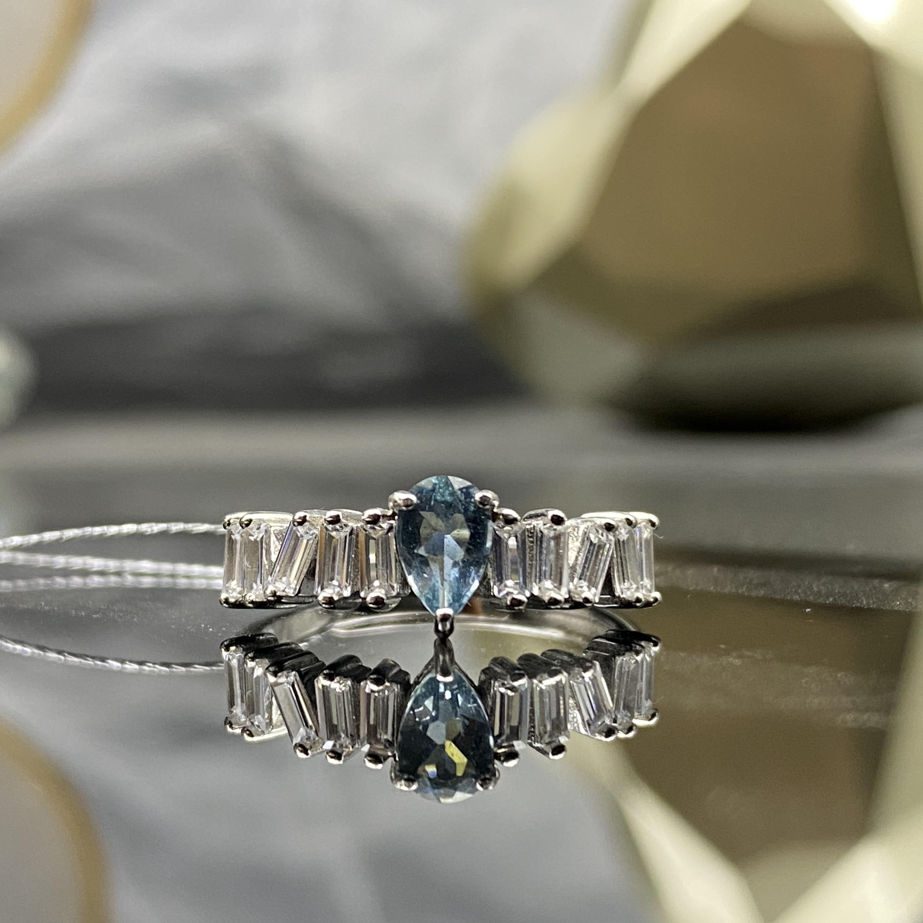 天然海蓝宝戒指超级圣玛利亚气质轻奢时尚梯方钻水滴蓝色hl140