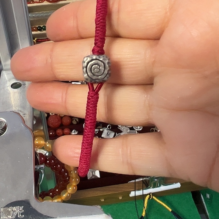 手工编织银饰手链