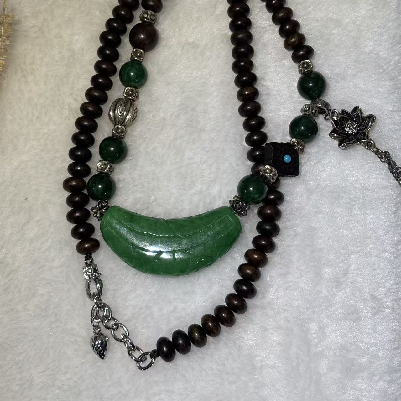 【大美珍藏版】 绿色月牙吊坠项链