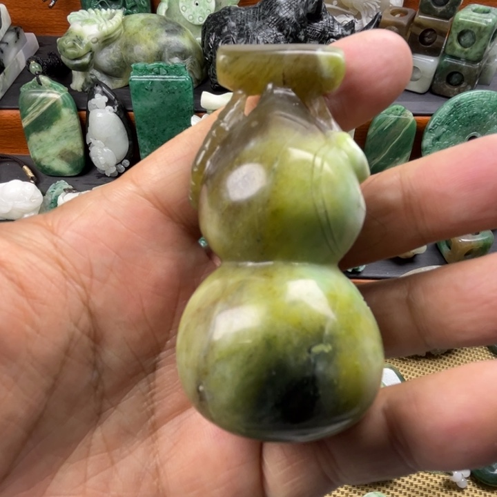 独山玉未镶嵌珠宝半成品
