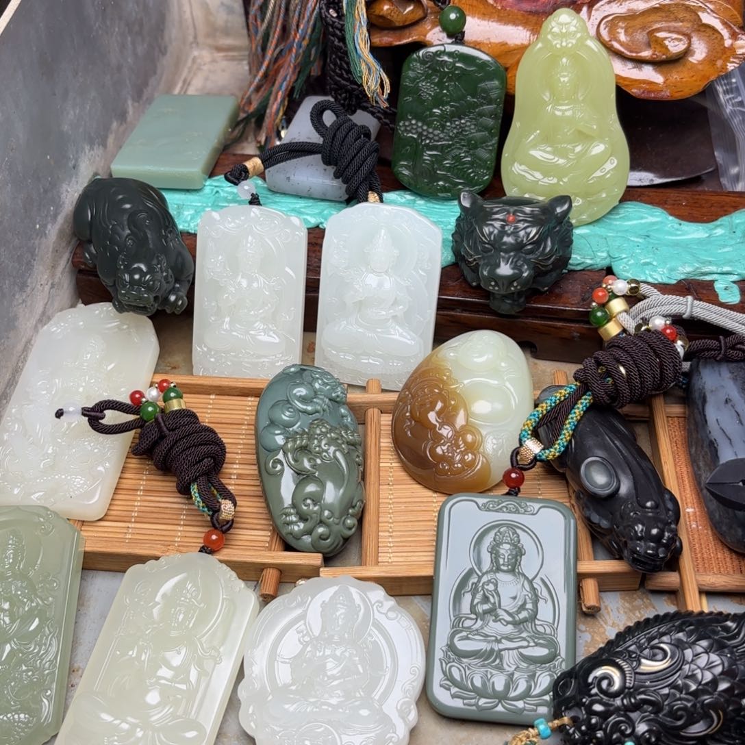 和田玉未镶嵌颈饰