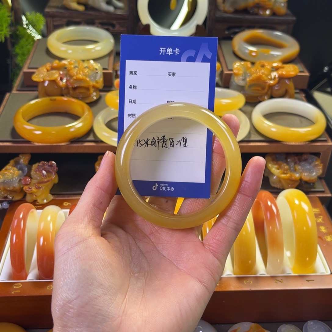 未镶嵌手镯石英质玉
