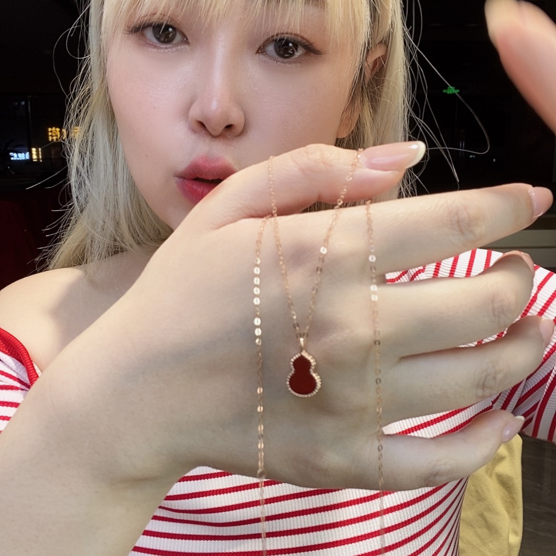 玛瑙/玉髓18K金镶嵌项链葫芦k枚