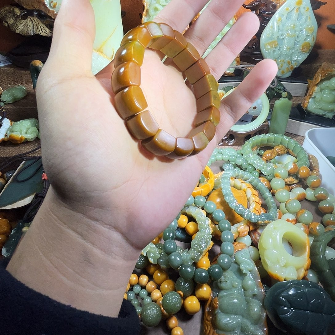 透闪石质玉未镶嵌珠宝奇石